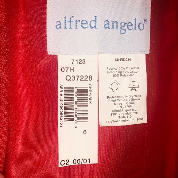 Bridal Dress - Picture 2 of 3